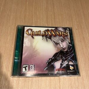Guild Wars (Game of the Year Edition) PC CD-ROM, 2005-2 Disc Set. New Condition.